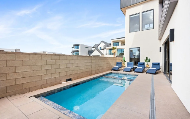 The Dugout 8 Bedroom Home