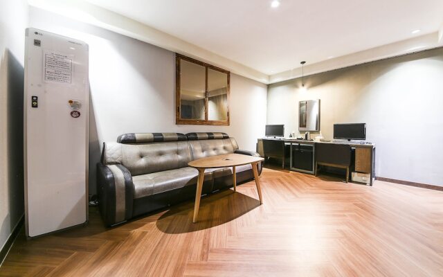Changwon Hotel play