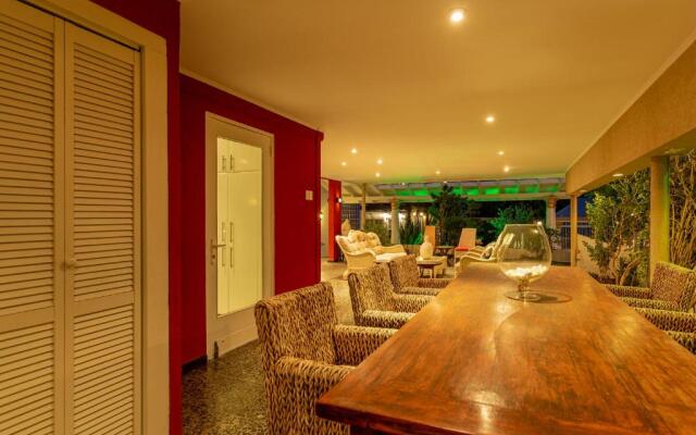Large Villa With View! Private Pool Free Utilities!