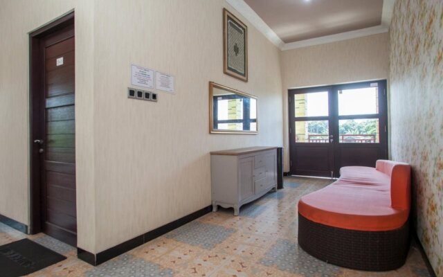 RedDoorz near Basuki Rahmat