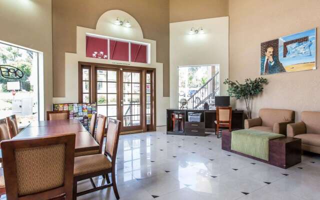 Econo Lodge Inn & Suites Fallbrook Downtown