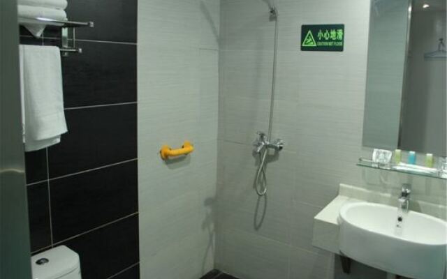 Sucheng Chain Hotel (Huangmei Zhongbai Warehouse)