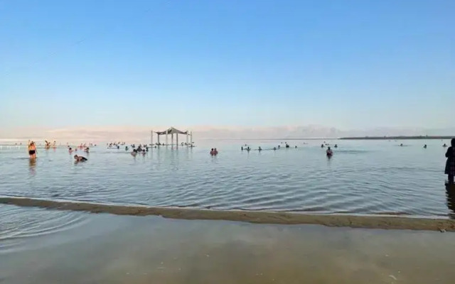 QUEEN of the dead sea by CROWN