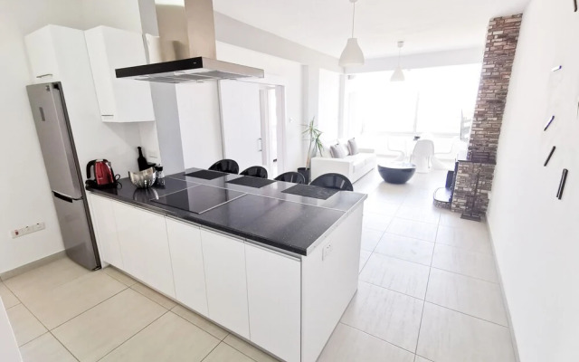 Mackenzie Seaview Paradise