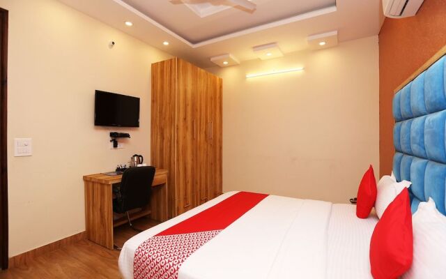 OYO 22094 Hi Star Rooms