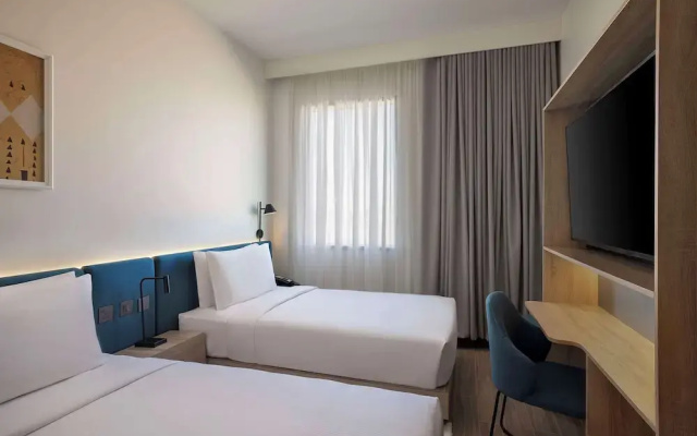 Hampton By Hilton Neom Community 2