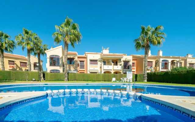 Planta baja en Club Salino con piscina comunitaria