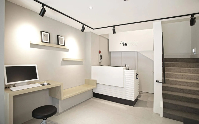 Hotel Sleepy Panda Stream Walk