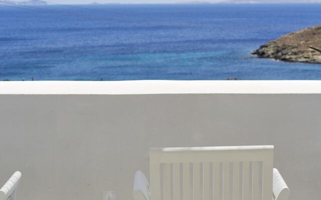 Mr & Mrs White Tinos