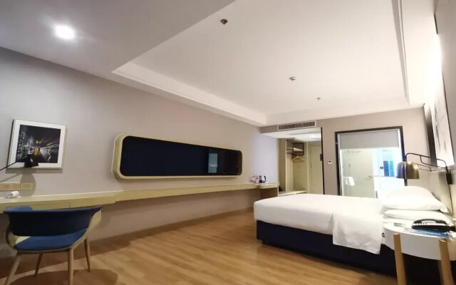 Kyriad Hotel (Guangzhou North Railway Station Metro Station)