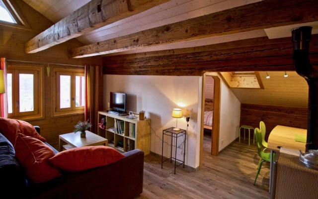 Appartement sous les combles - Chalet La Biolle - Vercorin – Guest Rooms – Chalais