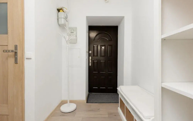 Modern Two-bedroom Warsaw by Renters