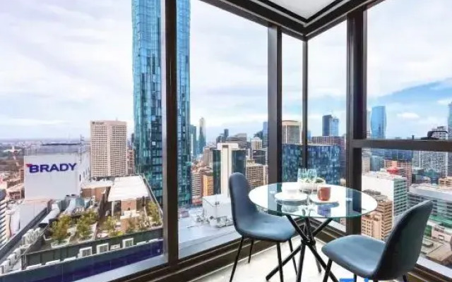 LV42 High-rise condo CBD panoramic city view