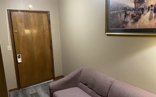 Colonial Inn Dyersville