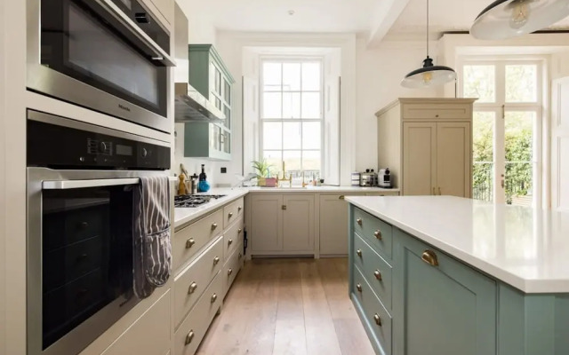 Elegant Primrose Hill Townhouse With Garden