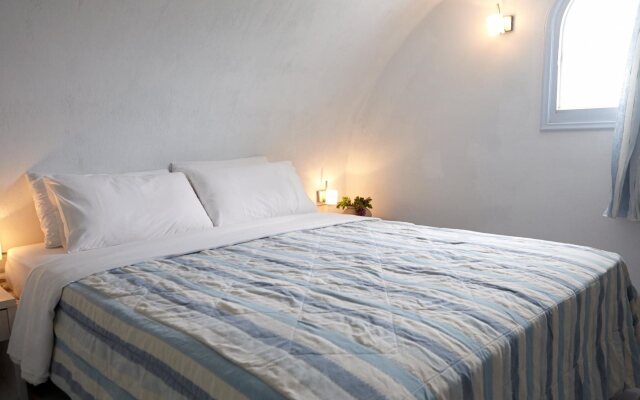 Smy Santorini Suites & Villas