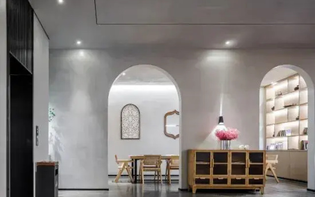 VanFeel Hotel