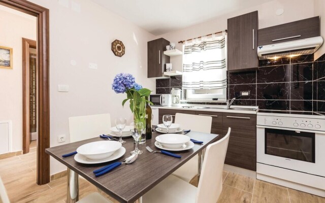 Stunning Home in Icici With Wifi and 2 Bedrooms