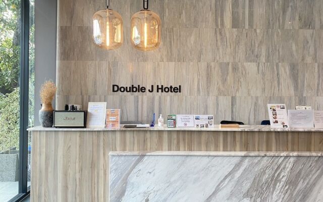 Double J Hotel