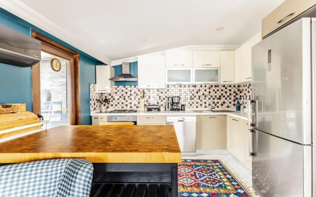 Central and Cozy Flat With Terrace in Sisli