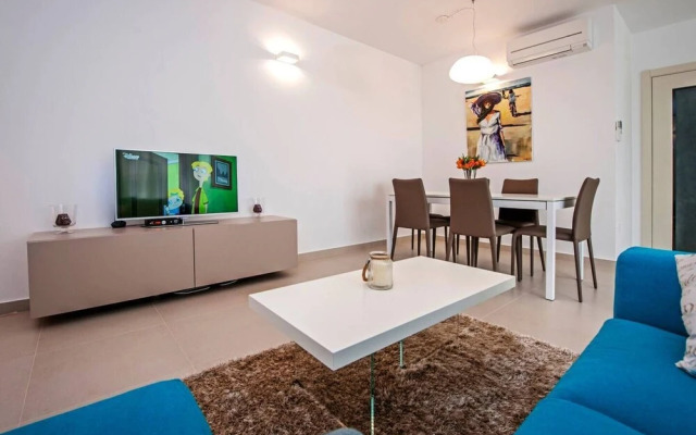 Lovely Luxury 2-bed Apartment in Rovinj