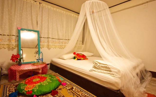 Chezmoi Handicraft & HomeStay