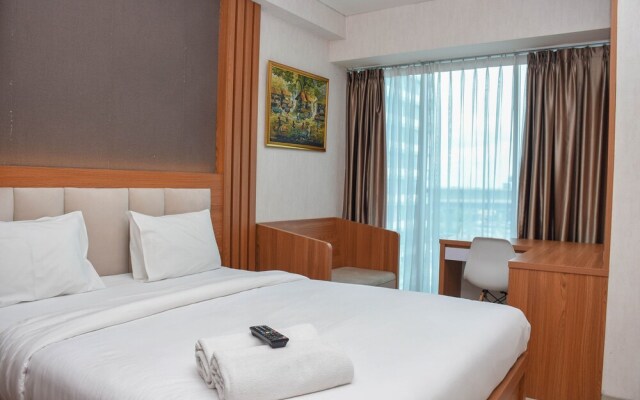 Homey 1Br With Living Room At Grand Kamala Lagoon Apartment