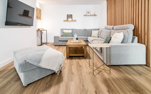 Eac3f- Modern & Light Apartment Steps From the sea