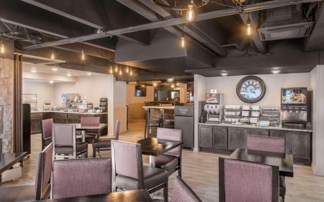 Best Western Plus Milwaukee West