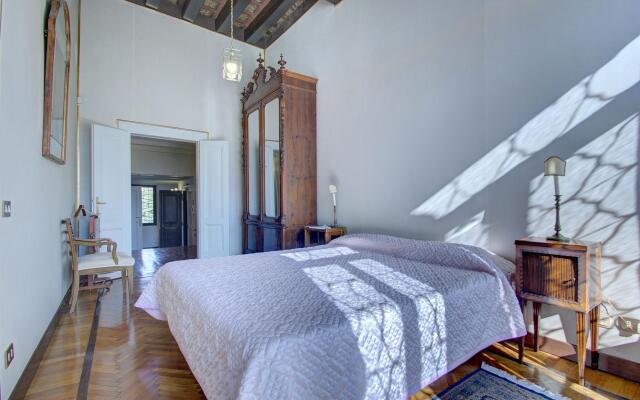 PANORAMIC 9 WINDOWS OVER GRANDCANAL, 3 bed, 2 bath