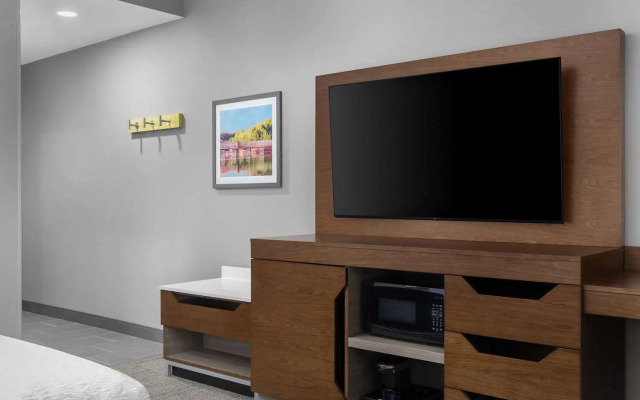 Hampton Inn & Suites by Hilton Orangeville, ON