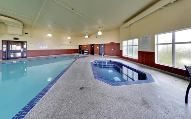 Holiday Inn Express Edmonton-International Airport
