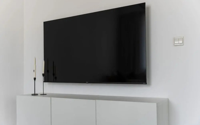 Prime 2BR Near Marina Mall Tram