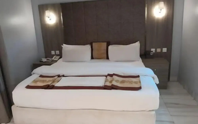Maxbe Continental Hotel