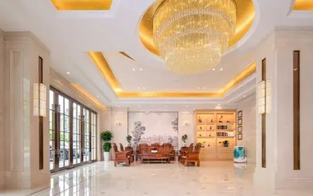Vienna Hotel (Huawei Europe Town store in Songshan Lake)