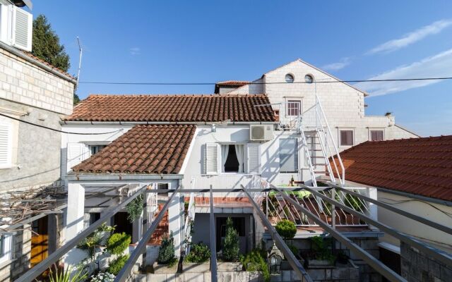 White Wave Guest House