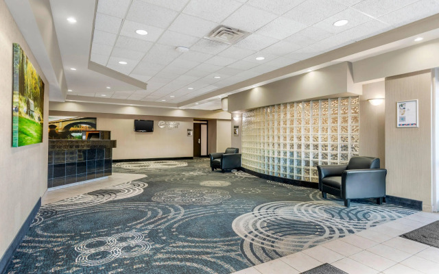 Clarion Hotel & Suites