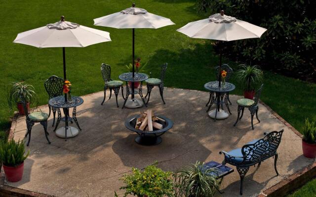 Historic Smithton Inn