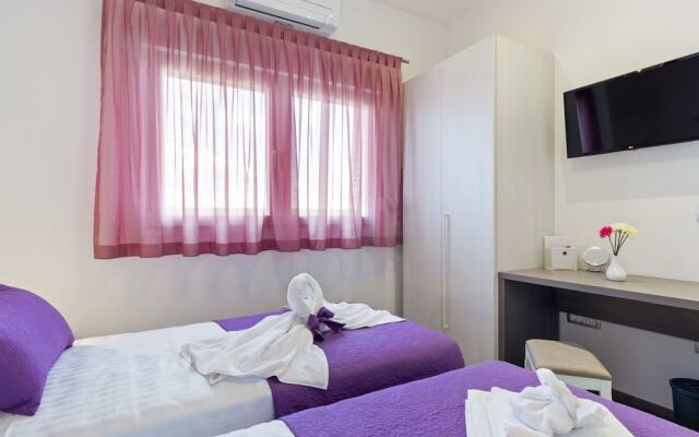 Serene Holiday Home in Novigrad with Private Pool