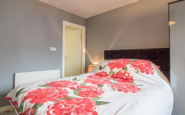 Stunning 3 BR Penthouse Apartment, River View