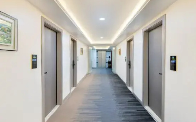 Wenchang New Year Hotel (Wenchang Middle School)