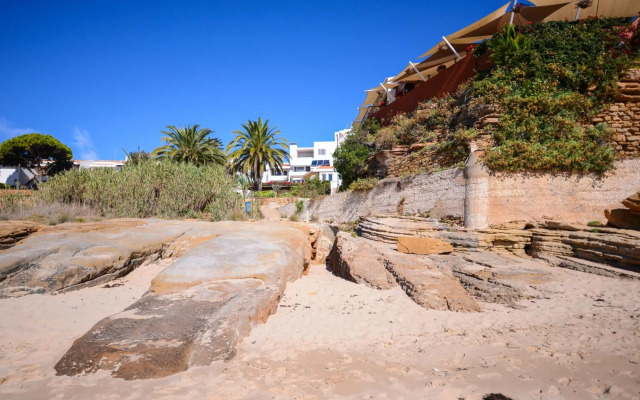 The Fantastic Beach House of Luz