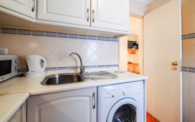 Nomad's Alfama Flats - Typical Street