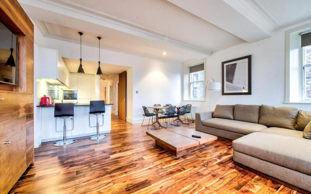 Sumptuous 2BR Apt Next To Edinburgh Castle!