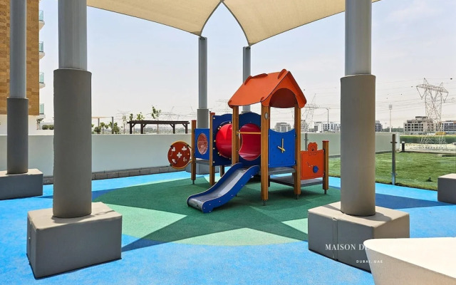 Large Balcony Studio 10 Minutes From Dubai Mall