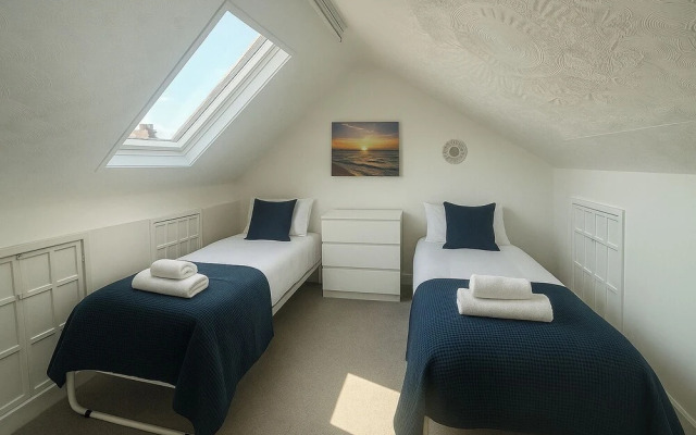 Spacious 5 Bedroom House in Swansea