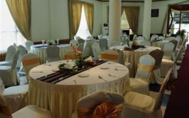 Royal Reward Resort