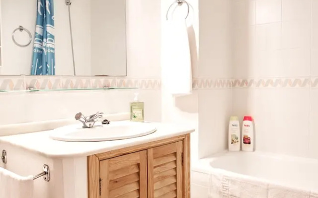 Pureza Oasis by Valcambre