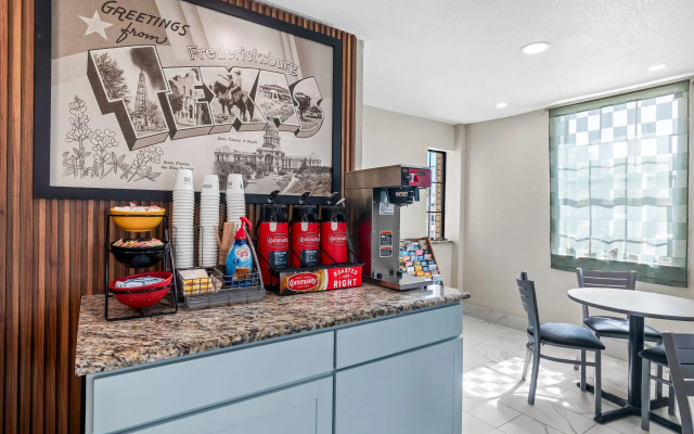 Super 8 by Wyndham Fredericksburg