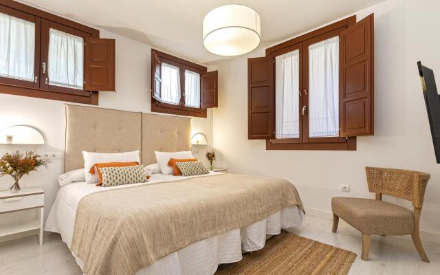 Charming two-bedroom apartment near Cathedral. Zacatin 103